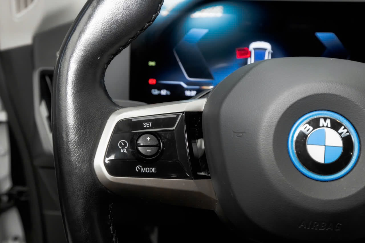 BMW iX xDrive 40 2022  Elétrico Premium